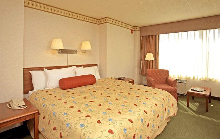 Kahler Inn And Suites Rochester Room photo
