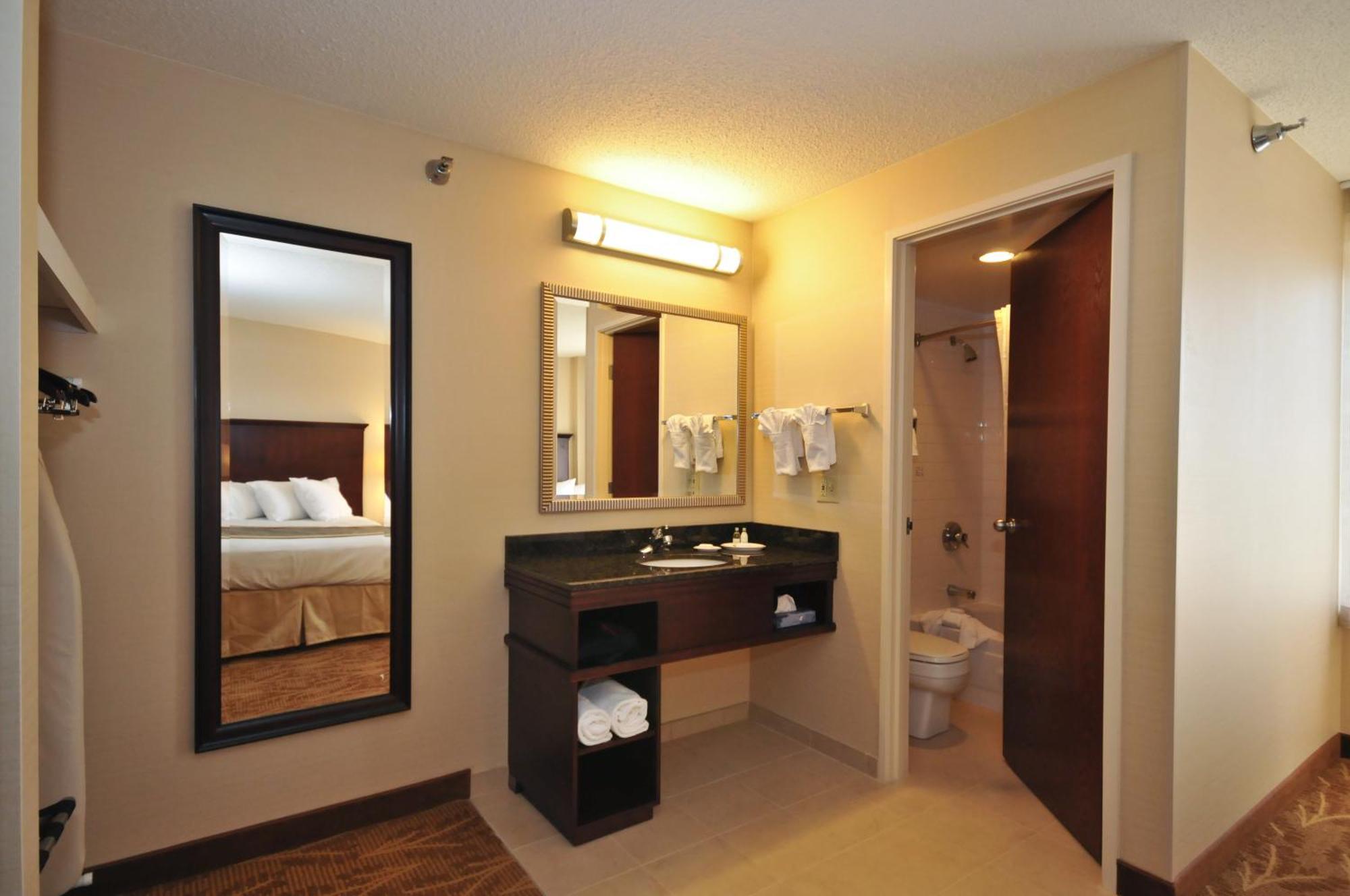 Kahler Inn And Suites Rochester Room photo